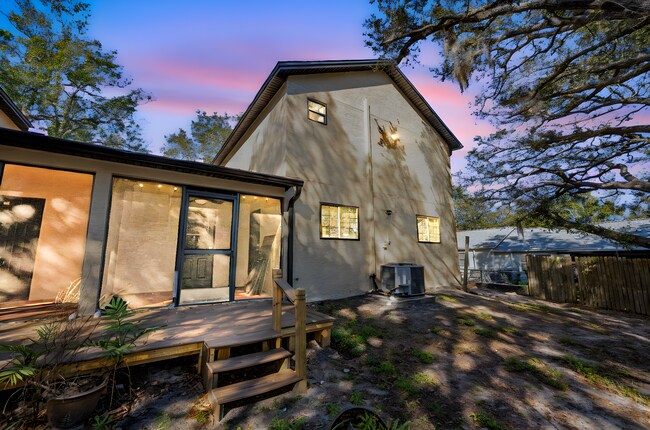 Building Photo - Beautiful executive Townhome