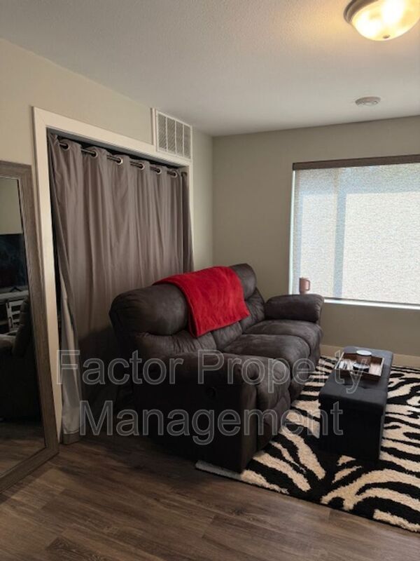 Foto del edificio - 1310 Warren St