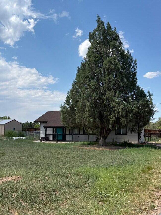Building Photo - "Charming 2-Bed Oasis in Westminster – Cozy Living"