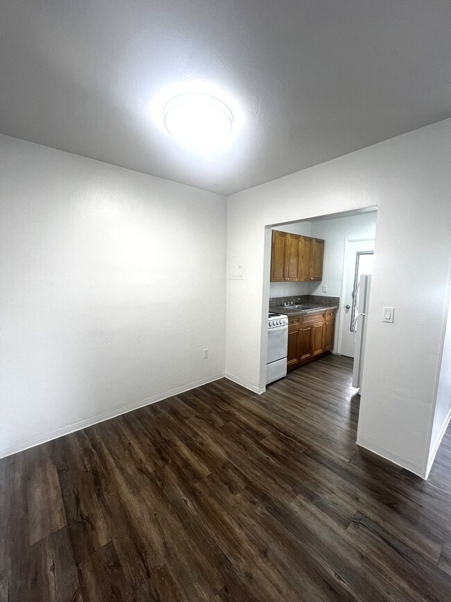 Comedor - 3149 Center St