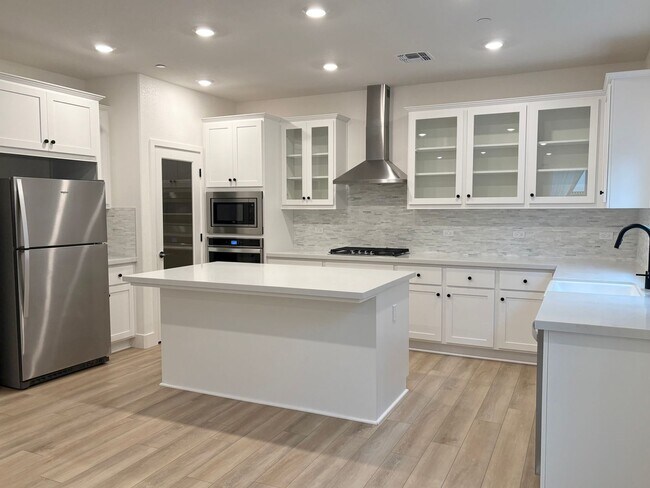 Building Photo - Beautiful 4 Bedroom 2.5 bath Home In Oakley with Solar