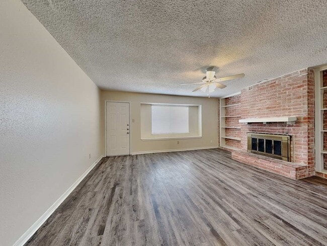 Building Photo - 6946 Maple Fox Dr