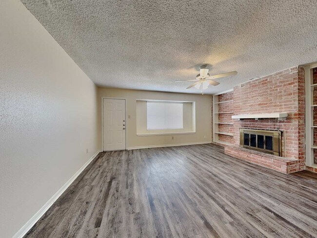 Foto del edificio - 6946 Maple Fox Dr