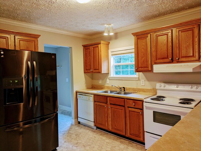 Building Photo - 142 Zachary Dr