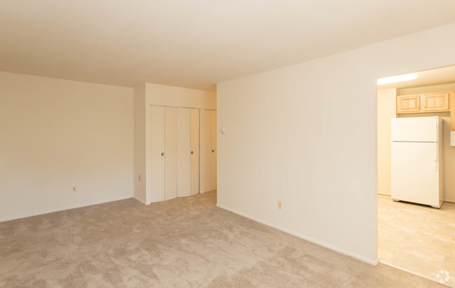 2BR, 1BA _ 893 SF - Hyde Park Apartments