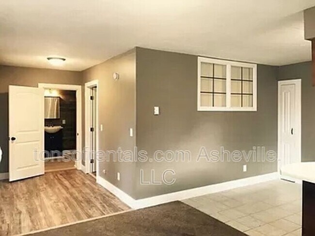 Building Photo - 100 Dania Dr