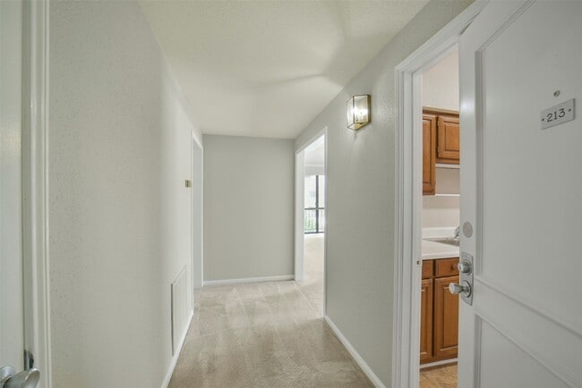 Building Photo - 2400 N Braeswood Blvd