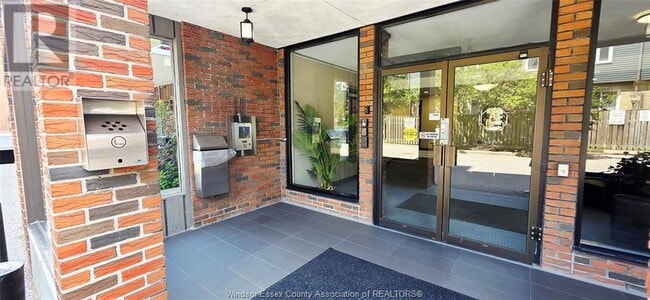 Photo du bâtiment - 3905 Riverside Dr