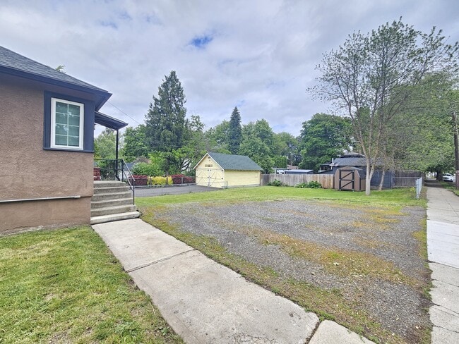 Building Photo - 829 S Ivory St