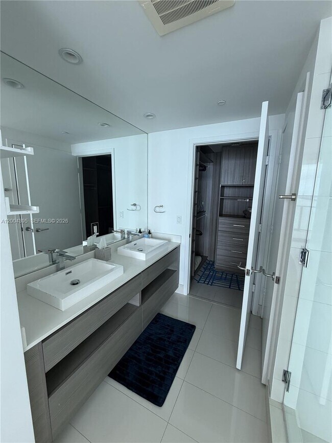 Foto del edificio - 460 NE 28th St