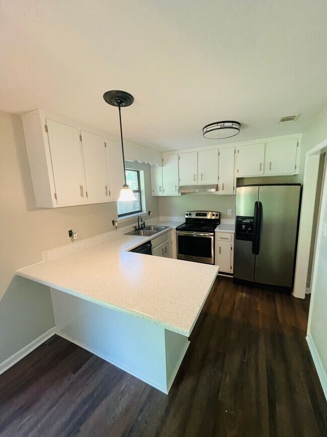 Foto del edificio - Spacious Duplex just north of I10 and Monroe