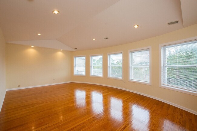 Foto del edificio - 7554 N Claremont Ave