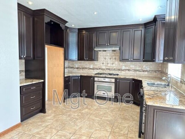 Building Photo - 1067 Regina Way