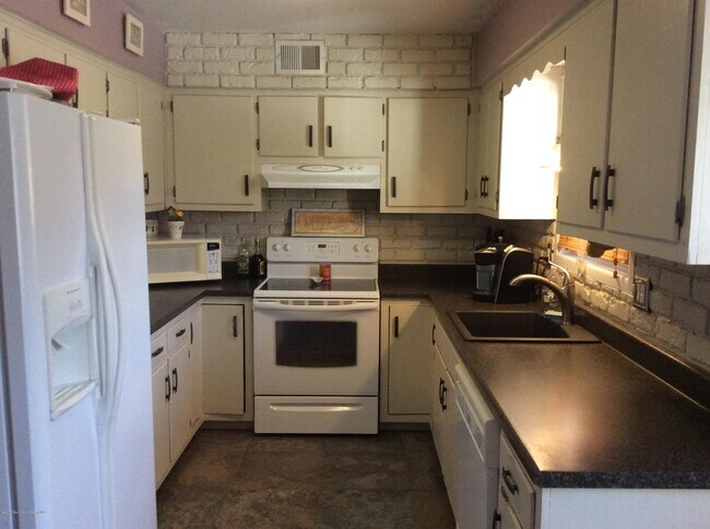 Foto del edificio - 185 Clubhouse Dr