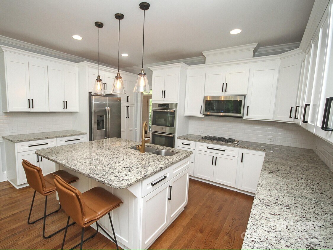 Foto principal - 5528 Providence Rd