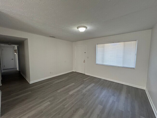 Foto del edificio - Partially renovated 3/2 Home in Arlington!