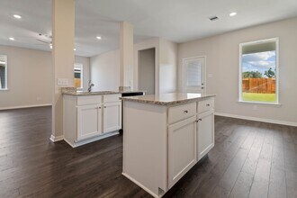 Building Photo - 16483 Honeysuckle Hl Dr