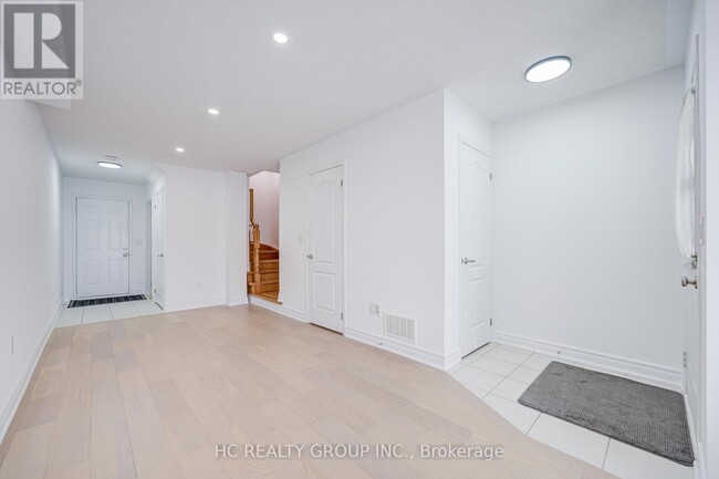 Building Photo - 5259 Major Mackenzie Dr E