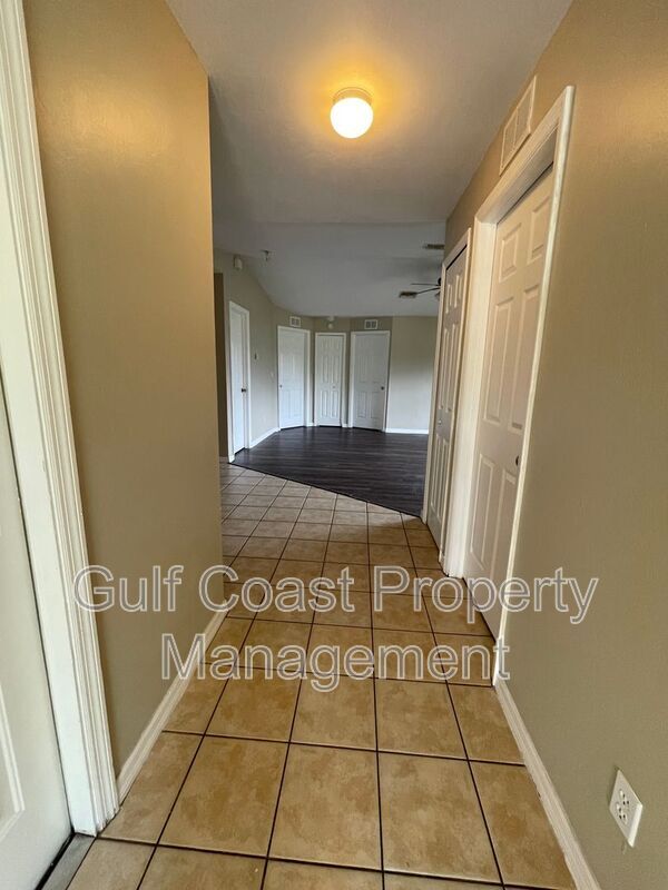 Foto del edificio - 1088 Jaguar Blvd