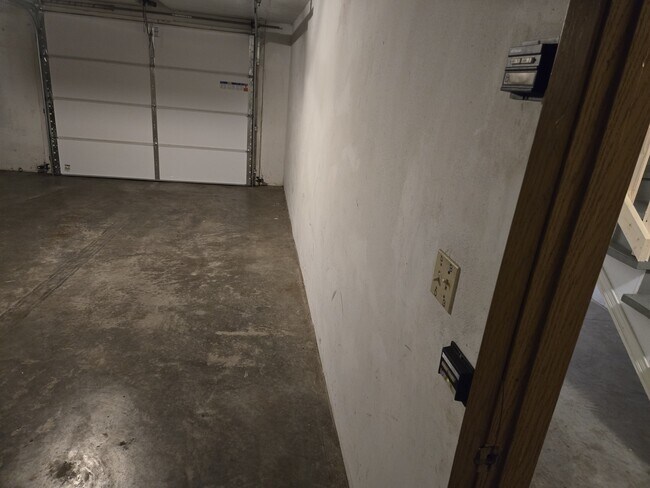 Building Photo - 300 E Church St