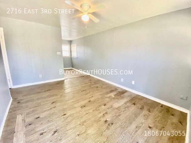 Foto del edificio - 2716 E 3rd St