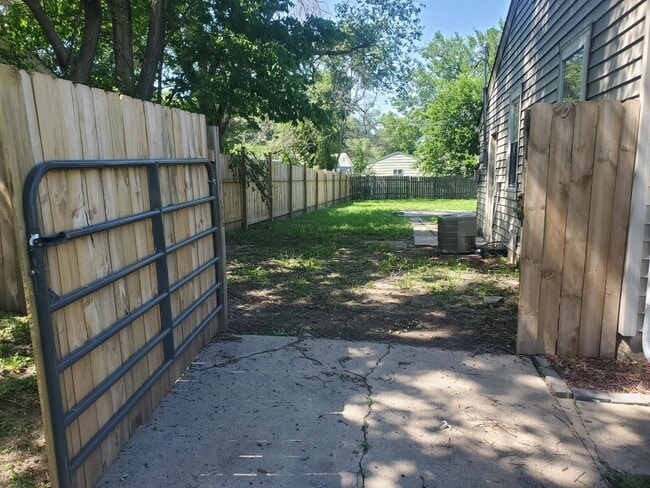 Building Photo - Remodeled Home Just N of Haysville  a few ...