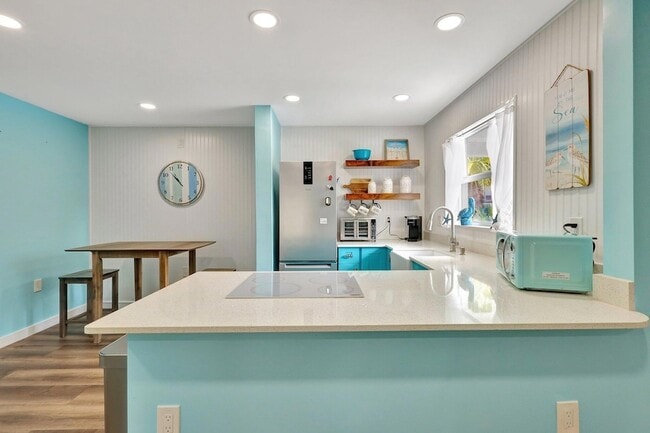 Building Photo - 11000 S Ocean Dr