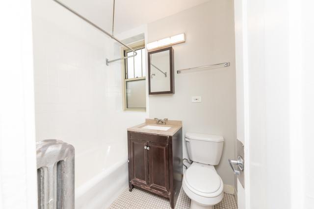 Building Photo - 3 bedroom in Chicago IL 60615