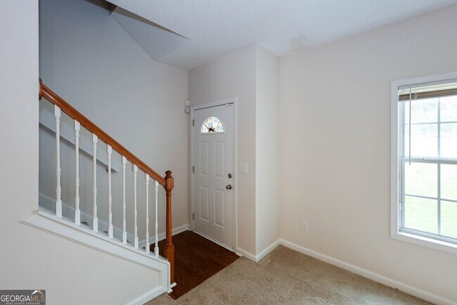 Foto del edificio - 7705 Commerce Ct