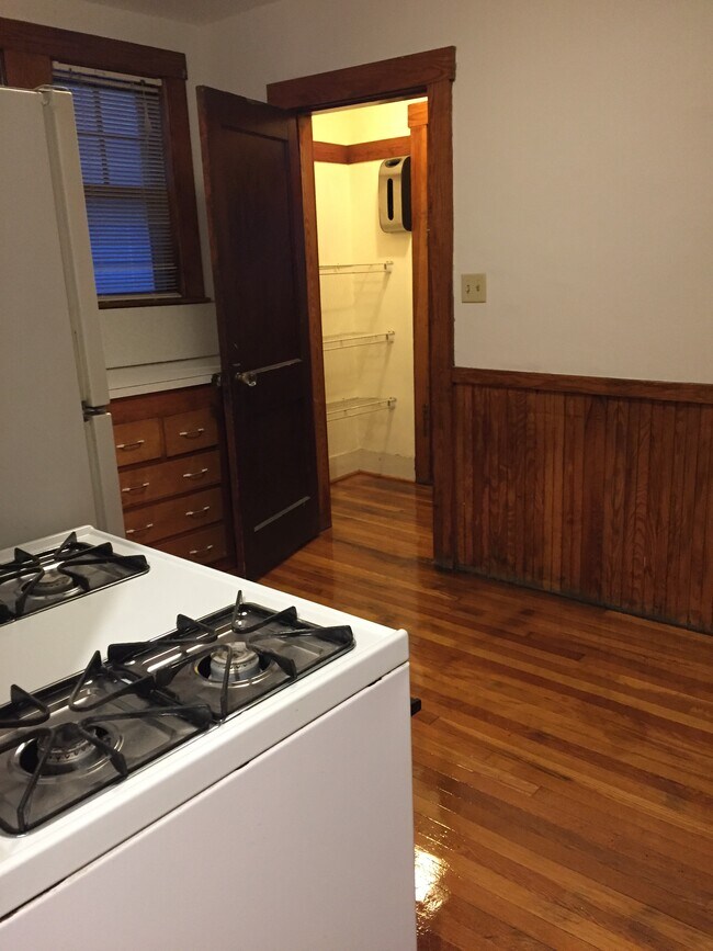 kitchen - 135 Fellsway W