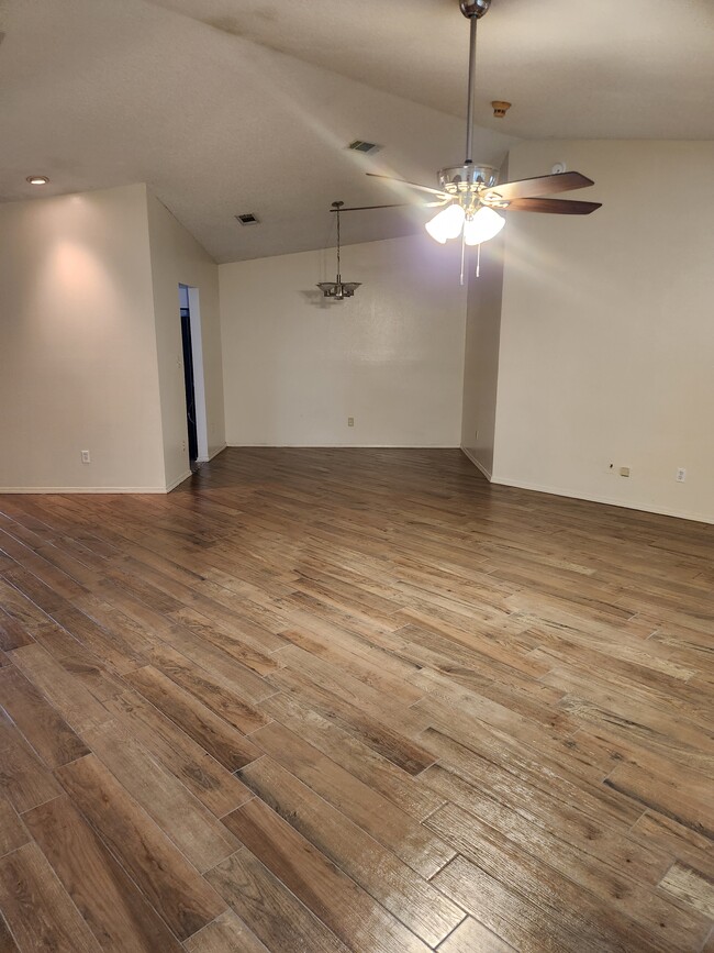 Building Photo - 7551 Northpointe Blvd