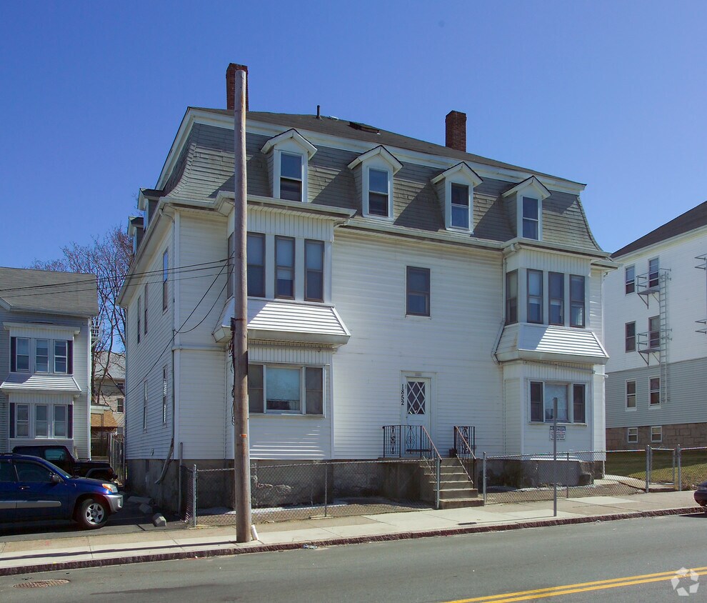 Building Photo - 1852 S Main St