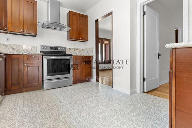 Foto del edificio - 3569 Bandini Ave