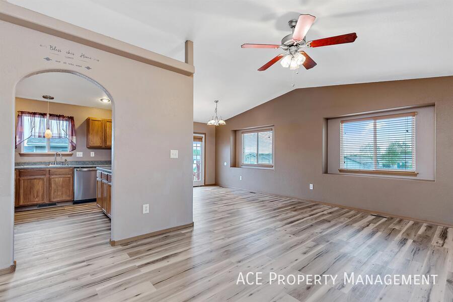 Foto principal - 109 McDowell Dr