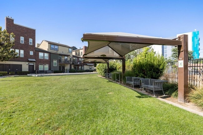 Building Photo - 307 Bautista Pl