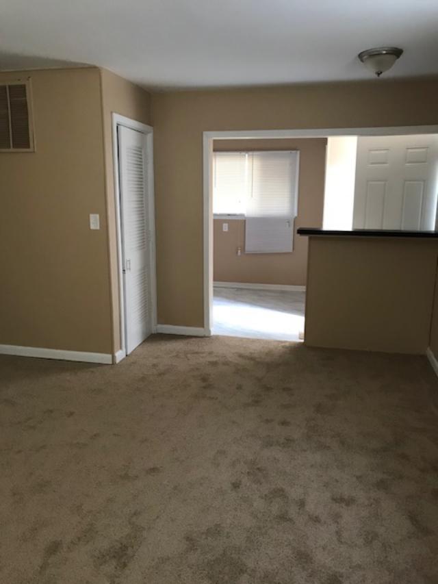 Looking into dining area - 21901 Sloman St