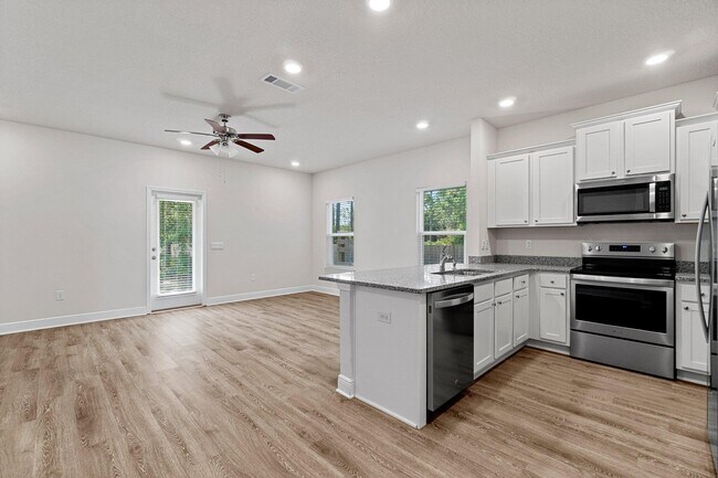 Building Photo - 235 Sandhill Pines Dr
