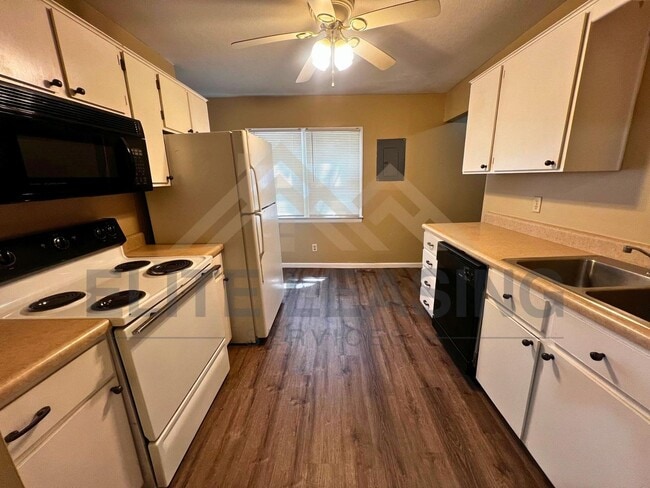 Building Photo - 2800 SE Michigan Ave