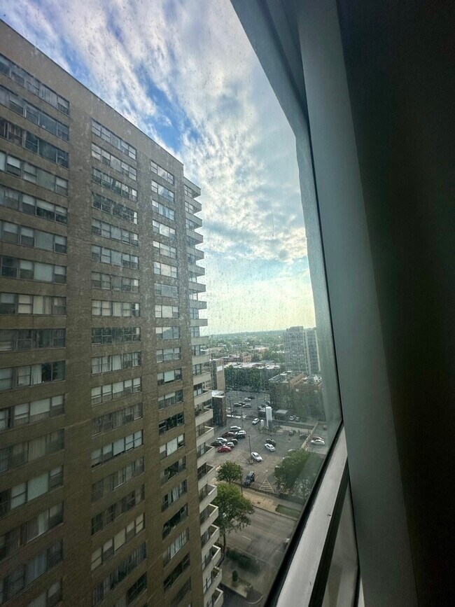 Foto del edificio - 6171 N Sheridan Rd