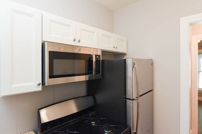 Building Photo - 4708 N Racine Ave