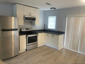 Building Photo - 780 NE 46th Ct