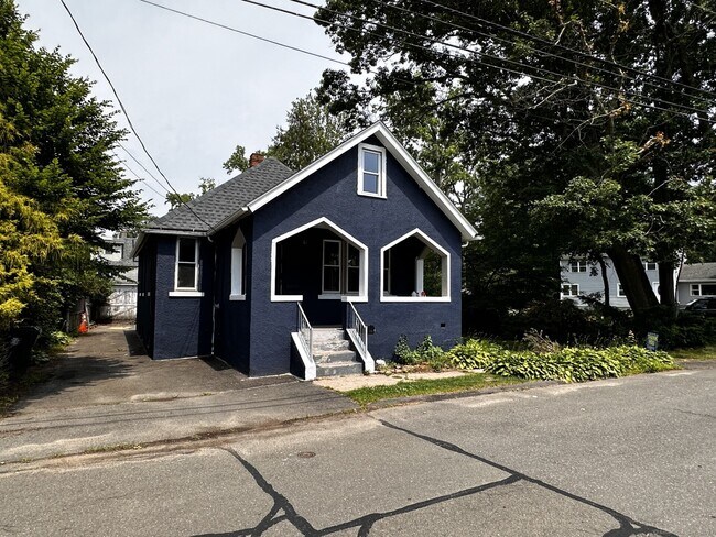 Foto del edificio - 5 Westwood Rd