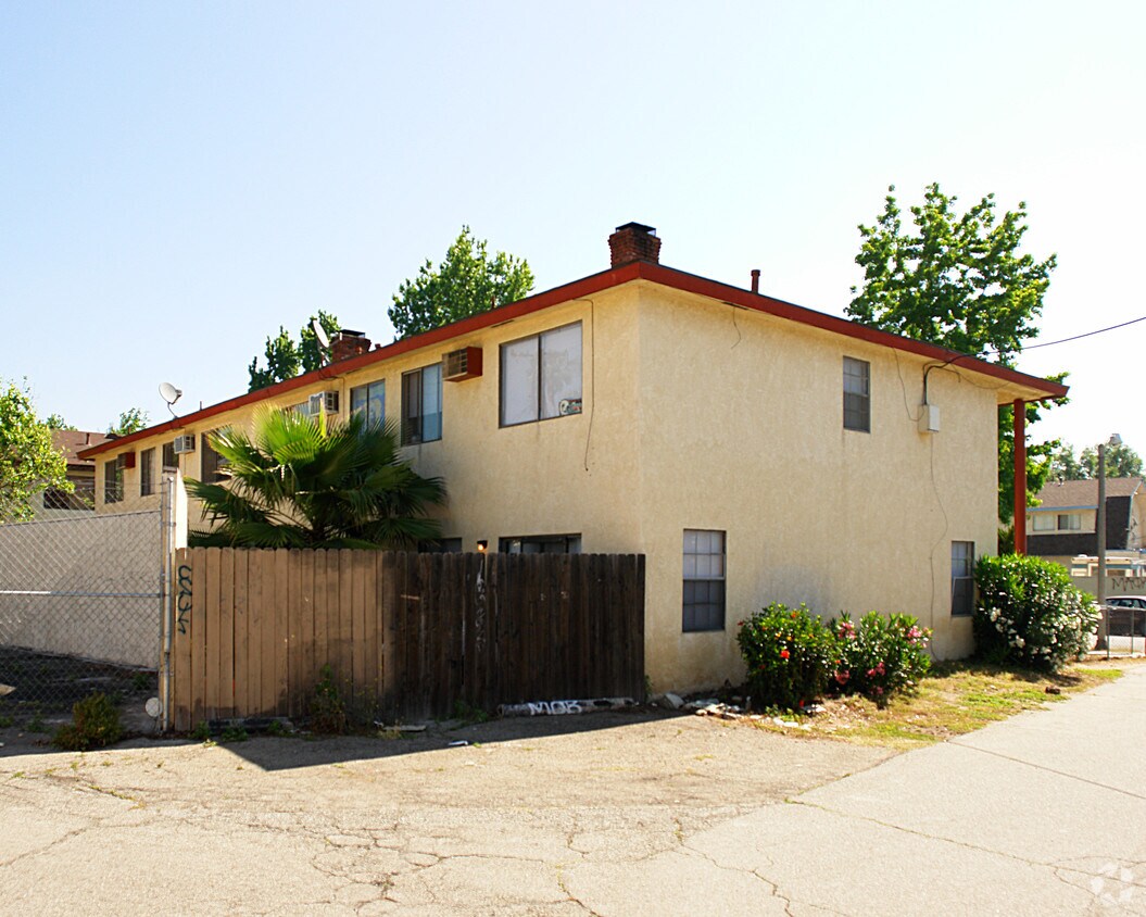 Building Photo - 951 N Sacramento Ave