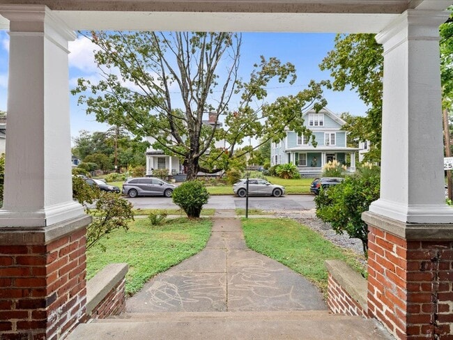 Foto del edificio - 2701 Barton Ave