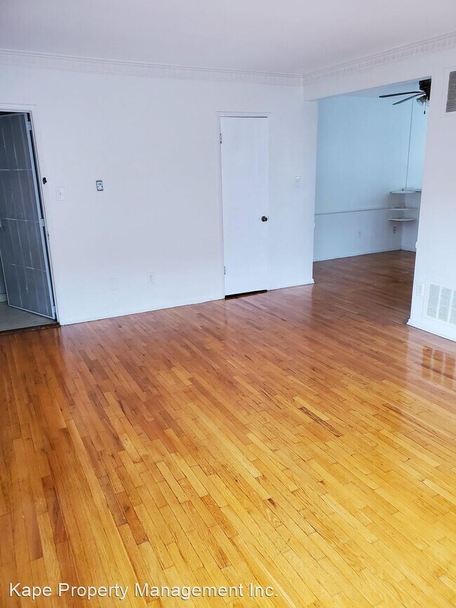 Foto del edificio - 8217 Blackburn Ave