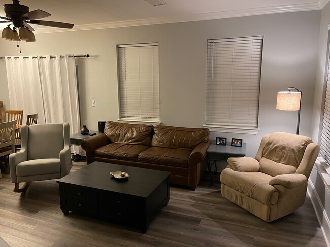 Foto del edificio - 502 Myers Park Ln