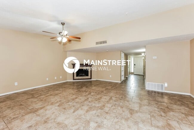 Building Photo - 4 Bedroom Pet-Friendly Home in Arlington, TX with Main Street Renewal