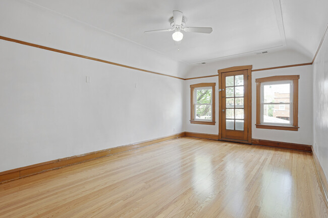 Building Photo - 4101 W Oakdale Ave