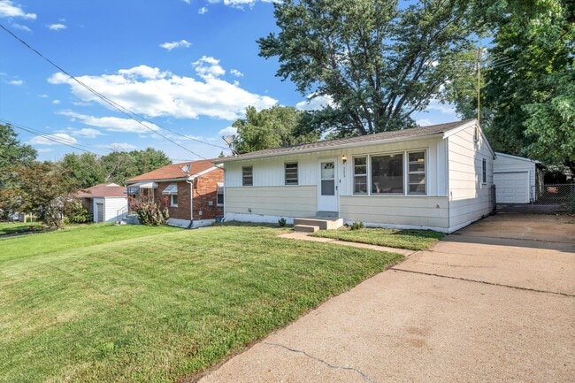 Building Photo - 243 Reasor Dr