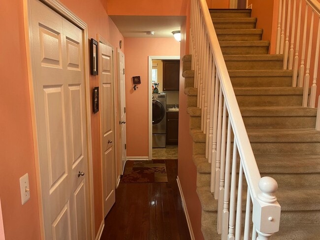 Building Photo - Stunning and Spacious 3 bed/3.5 bath Condo...